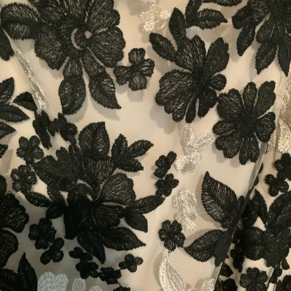 Ralph Lauren Black Floral Lace Over White - Picture 3 of 4